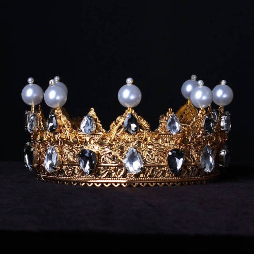 sosuperawesome:CrownsI Love My Crown on EtsySee our #Etsy or #Crowns tags