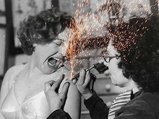 un-gif-dans-ta-gueule:The Tattoo        