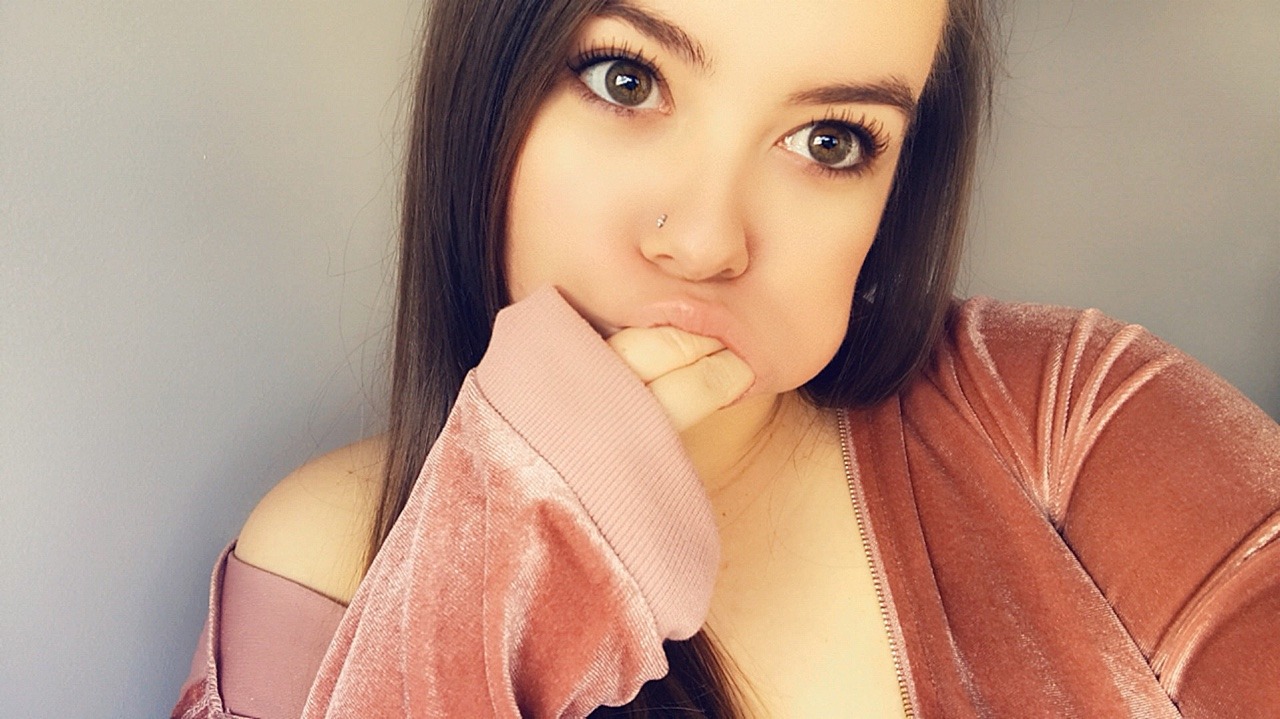 whenheswithyou:  kingky420:  whenheswithyou:  FYI I look cute as fuck with dick in