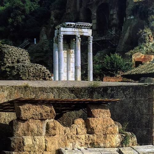 historyoftheancientworld: The Temple of Divius Julius. The temple is dedicated to Julius Caesar. #te