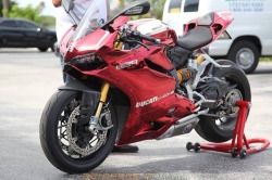 daidegas:  Ducati 1199R chrome, http://www.daidegasforum.com/forum/foto-video/528034-1199-panigale-colorazioni-particolari-ducati.html