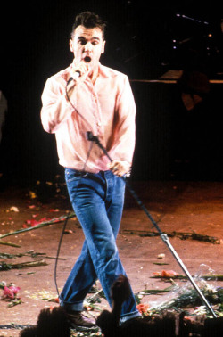 charlotte-it-was-really-nothing:  Morrissey onstage during the Kill Uncle tour, 1991