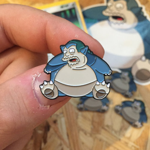 welele:  logoside:  THUMBS, en Etsy.  Incumplen derechos de imagen por dos y por eso te gustan el doble