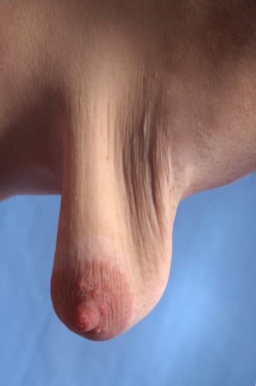 wrecked-tits-clits-mitts:  Something magical about a deflated dangling breast
