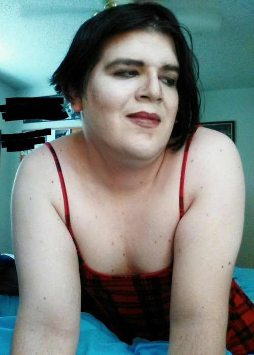 freaknikk2012:  cocksuckingboys:  I decided to play with make up today… I still need to work on it, but not bad for a first timer. 
