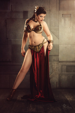 ifievergetintocosplay:  Slave Leia by la-esmeralda Check out http://ifievergetintocosplay.tumblr.com for more awesome cosplay(Source: dashcosplay.deviantart.com)