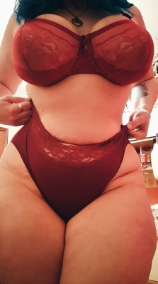 bodypositivewomen:  If somebody woild’ve tell me three years ago that i will be posting photos like these online - i would’ve laugh in his face. Look at me now xd (sry if i made mistakes, Russian fatty here :D)
