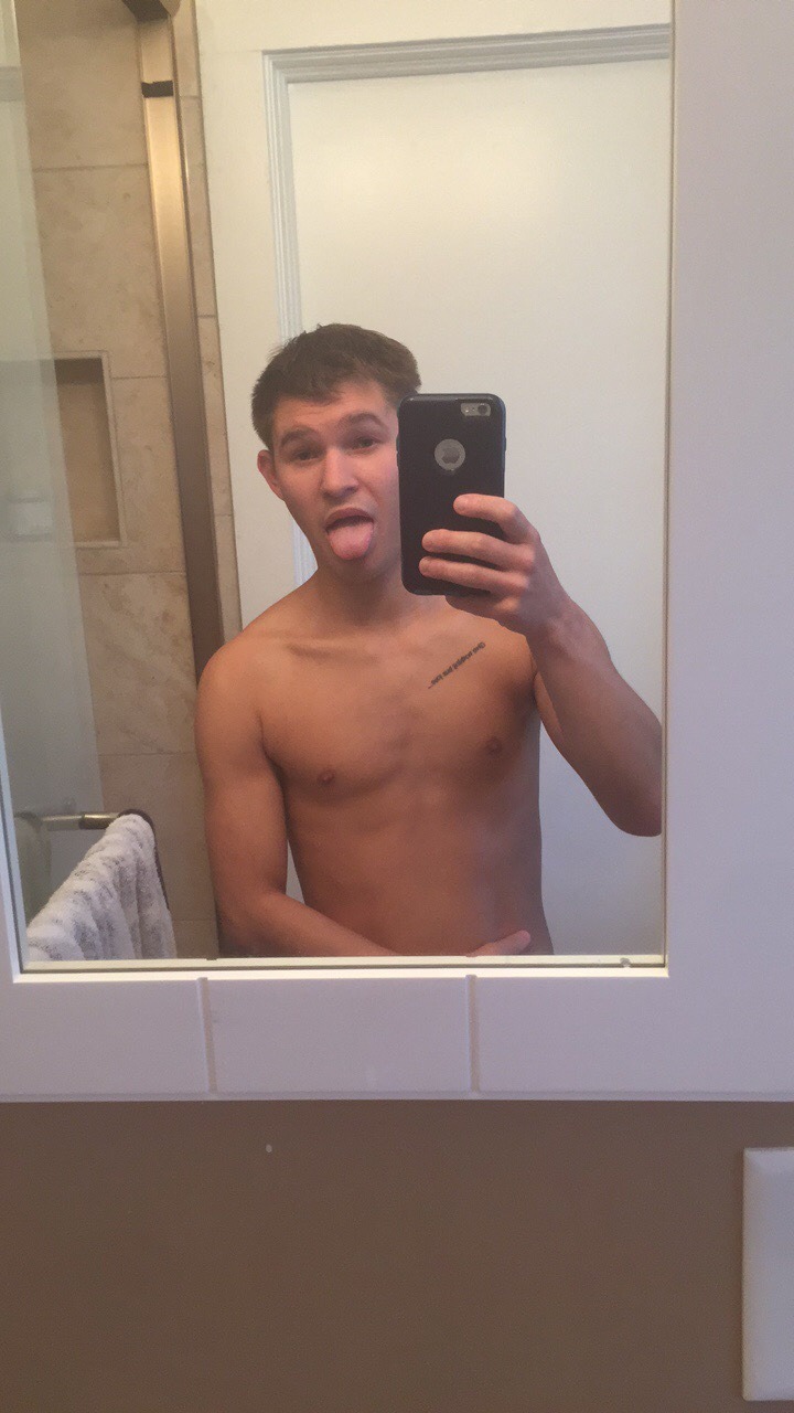 happinessandhugesmiles:  I swear I don’t work out.. but where’s this definition