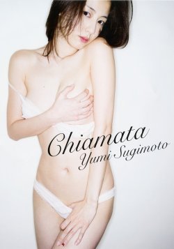 petashi:  http://www.amazon.co.jp/dp/484704732X杉本有美　写真集「Chiamata」