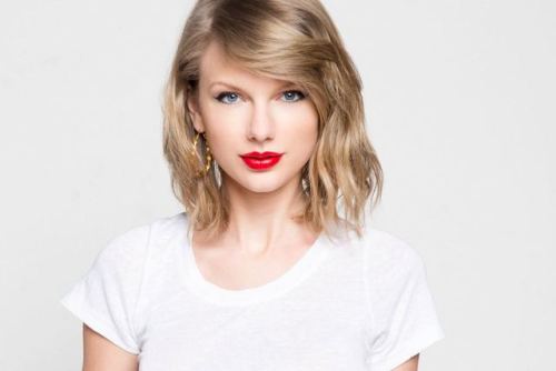 badbitchesglobal:taylor swift