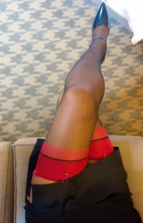 seamsforfun: Another selfie of my favorite Cervin RHT stockings.