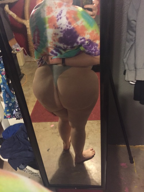 Porn ceebootycakess:  so thick that everybody photos