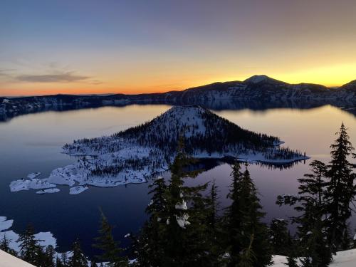 oneshotolive:  Crater Lake Sunrise 1/15/22 [OC] [4032 × 3024] 📷: 85gaucho 