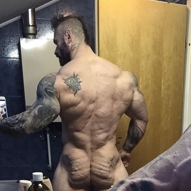 lkng4hngtop: themuscleboyg: Miha’s butt!!!!!!! https://www.instagram.com/miha.zupan/