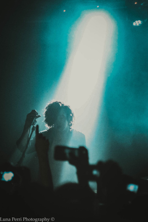 lunapphotography:Matty Healy, the 1975 live in Italy2014