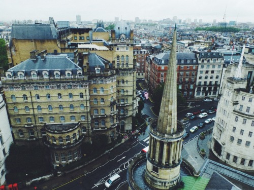 itsmemagnus: A rainy London, seen from the 15th floor restaurant at Saint George’s Hotel, Lang
