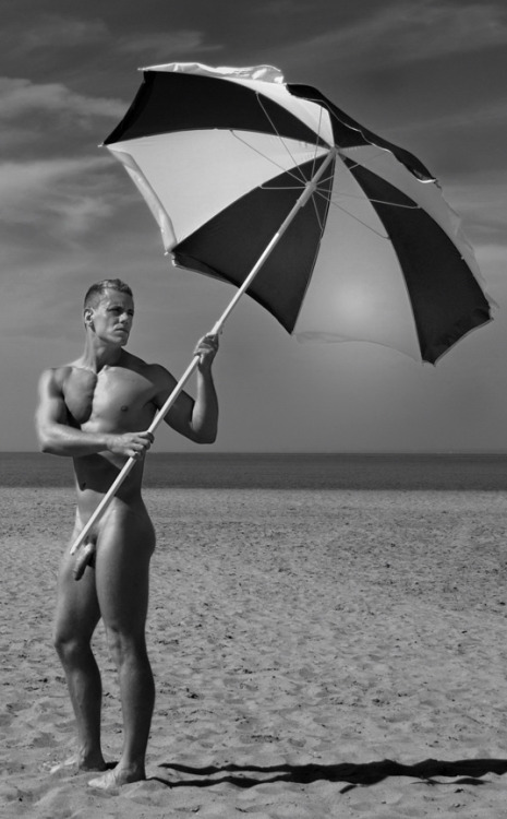 tomsnudelove: Love outdoor nudity. I would Love to hear from you gribbles115 gmail   Please fol