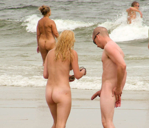 horny-nudists:  What a fat boner !  He likes what he sees.