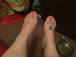 mygirlsfeet4u:  She has some sexy feet!😍