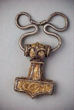 treasures-and-beauty:   A 10th-century Mjölnir