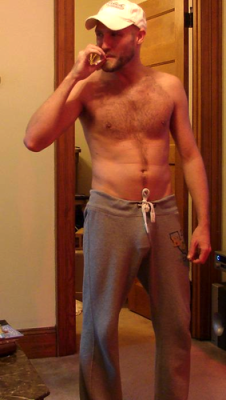 realmenstink:BULGING REDNECK !!!