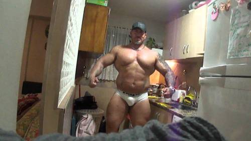 roidsville-zoo:  Diego Raschio 300 lbs   click here to see the VIDEO 