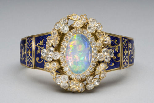 lookingbackatfashionhistory:• Bracelet.Place of origin: Paris, FranceDate: ca. 1849Medium: Gold with
