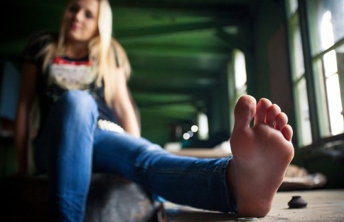 josie-sexygal:  Foot fetsh and foot fetish nude