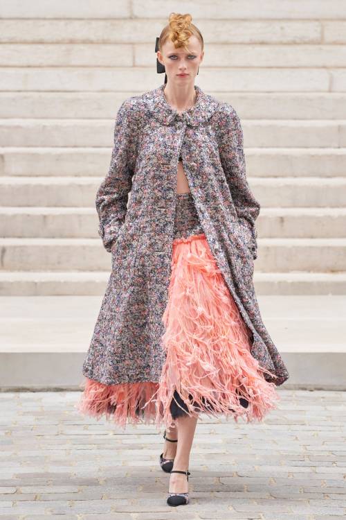 Chanel by Virginie Viard, Fall 2021 Couture Credits:Damien Boissinot - Hair StylistTom Pecheux - Mak