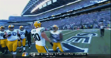 vanillacts:  John Kuhn scores the NFL’s first touchdown of the 2014 season on a 2 yard run.