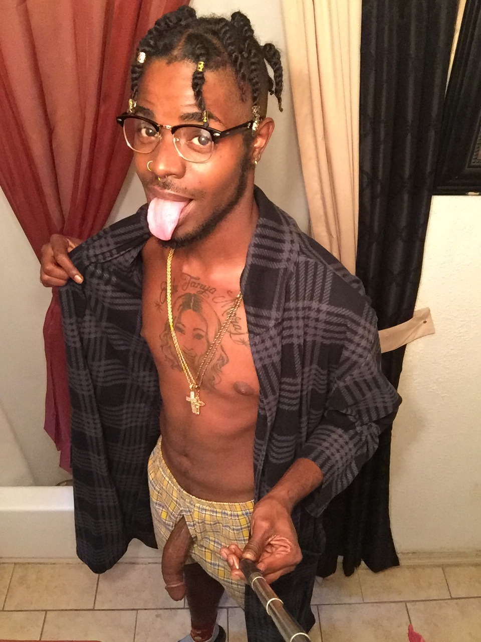 bigdaddyminaj:  🚨🚨Reblog/Like if your DICK is bigger than 6 inches🚨🚨NO