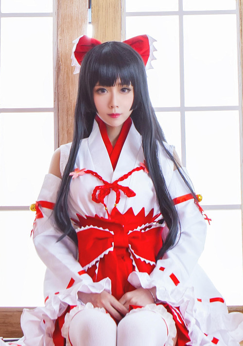 scandalousgaijin:  Reimu Hakurei - Doll 