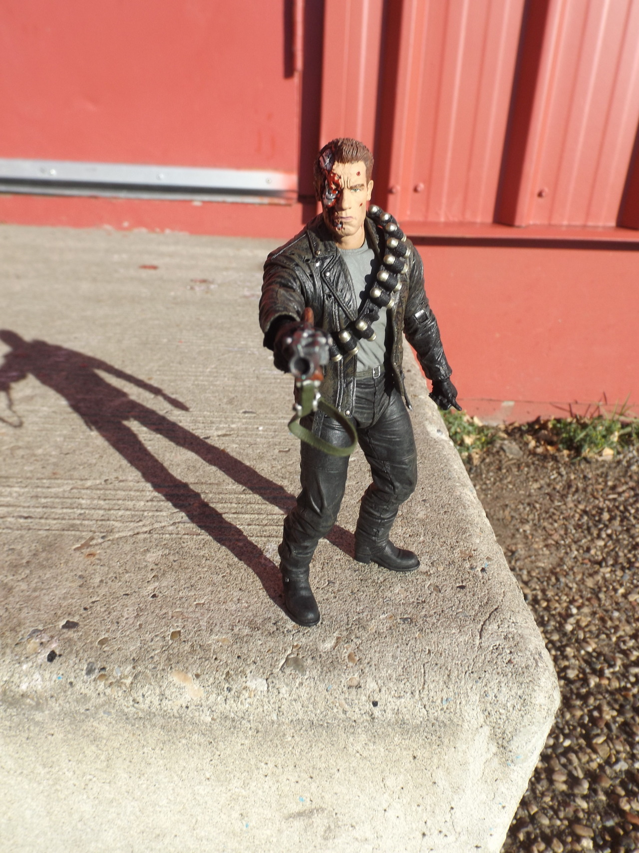 richard-is-bored:  Ultimate T-800 Outside 