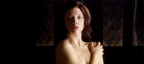 nyx4:anne boleyn in every episode: → 1.03 wolsey, wolsey, wolsey!