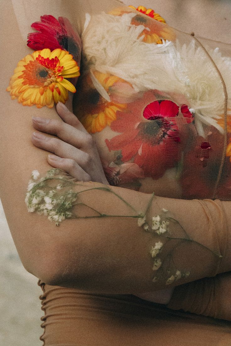 bacteriia:    Charlotte &amp; Lika by Raffaele Cariou &amp; Morgane Nicolas