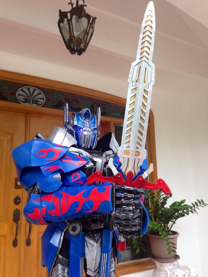 cosplay-gamers:  Transformers - Optimus Prime Cosplay by Pablo Bairan Photography