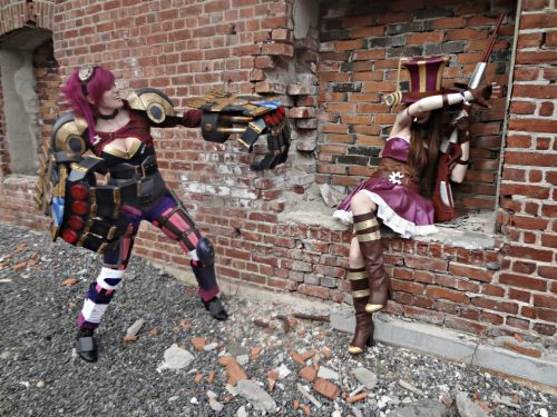 league-of-legend-world: I have an awesome cosplay too :)