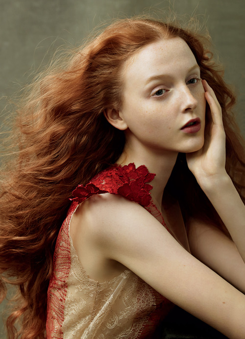 susieqnessfashion: Vogue August 2014 photographed by Annie Leibovitz Julianne Moore and daughter, Li