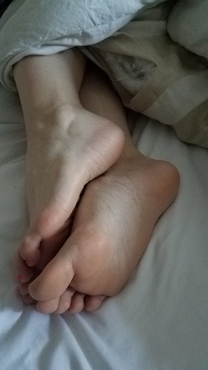 I just had to give these pretty feet a few kisses this morning before I left for work.please comment