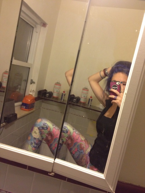 ladyfapricorn:  Drunk mirror leg magic. So adult photos