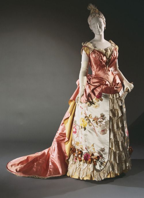 catchingtearsinrain: Worth evening dress, 1886-87.