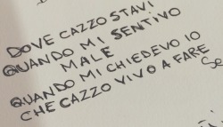 unmaredighiaccio:  laragazzadagliocchimarroni:  calmaredentro:  atelophobia-nonabbastanza:  Dove?.  merda   Dov’eri?  🌑