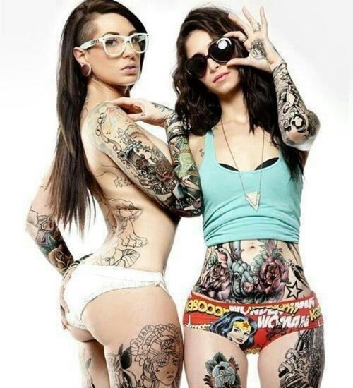 goldieloc:  inked ladies 😍😍