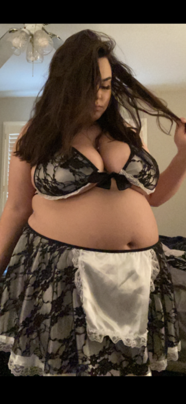 :sweetsouthernfeedee:your maid has been sneaking snacks from the kitchen and outgrowing