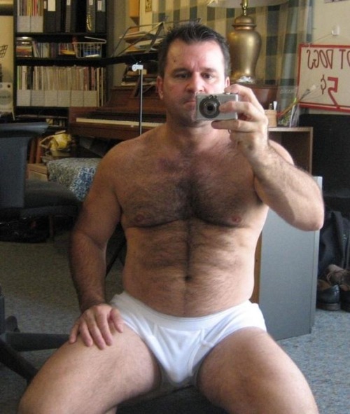 huscularfur: Thick dilf in tighty whities