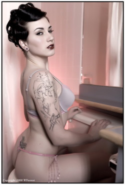hotrodzandpinups:  chillypepperhothothot:Glam III by escura   Friday’s Hot Pin Ups and Sexy Tattooed Models @ HRP
