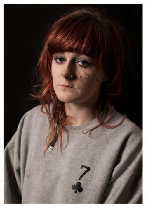 purplehaiz:  A series of potraits focusing on the infinite number of people suffering from mental illness in the UK, whom are cracking under the pressures of society. 