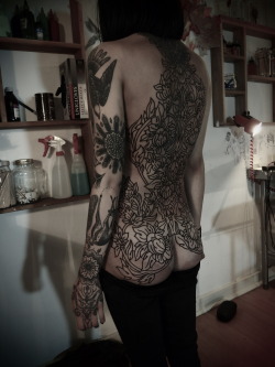 thedropdeadgirls:  Hannah Snowdon’s back