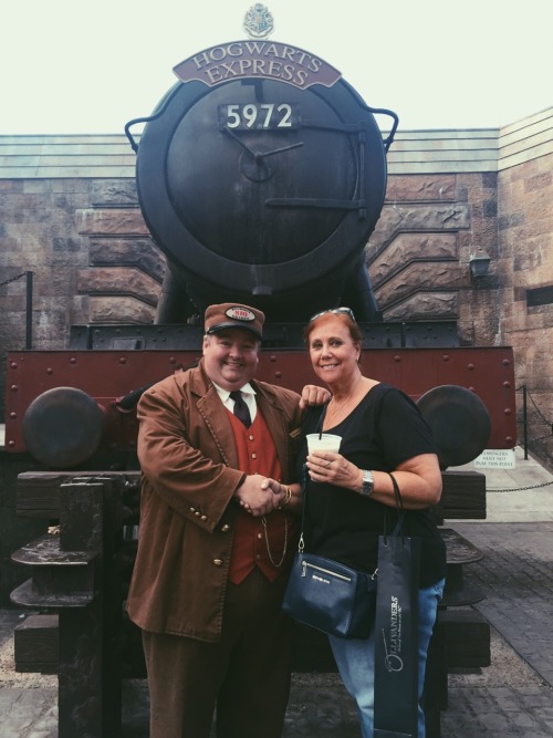 eyeamerica: Hogsmeade with momma. Making this the 7th time I’ve gone to Hogwarts. The Hogwart