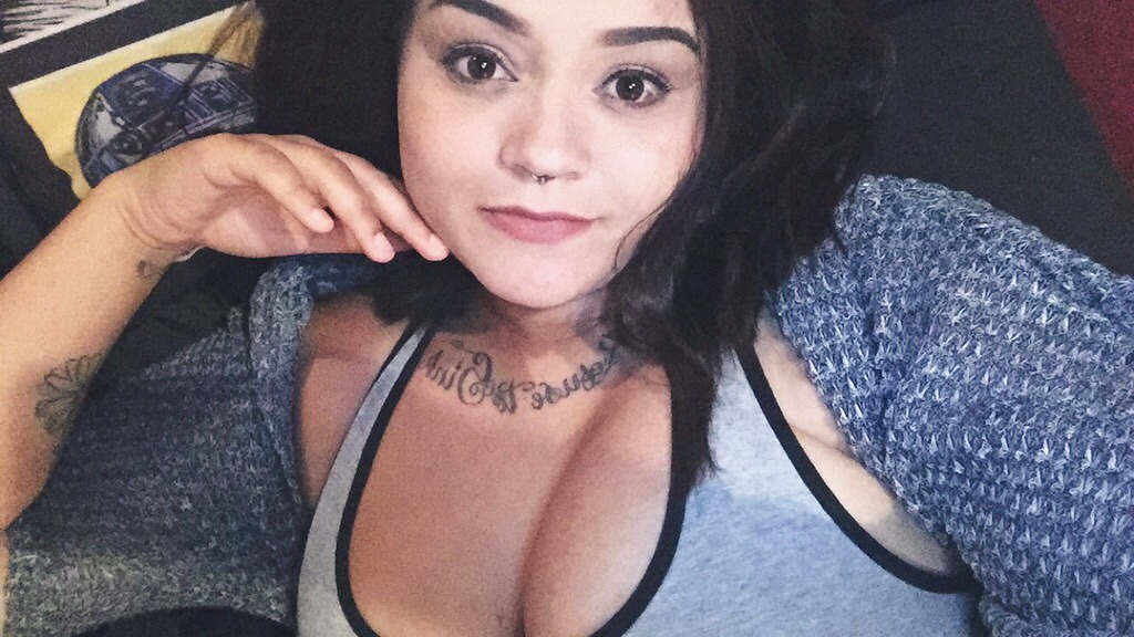 staygoldenponyboyyy:  Casual Friday night looks  You a very beautiful and voluptuous